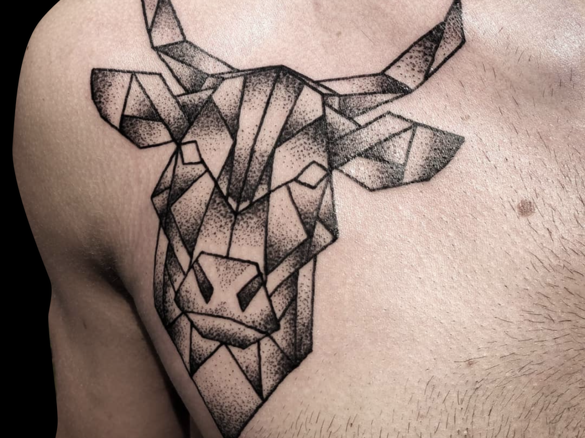 Geometric bull skull - Tattoo Abyss Montreal